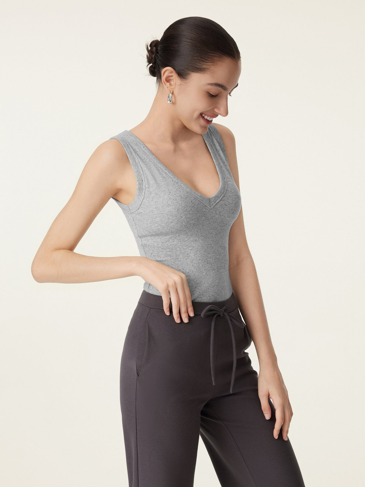 Stretchy V-neck Cotton Built-In Bra Tank — original photo 3
