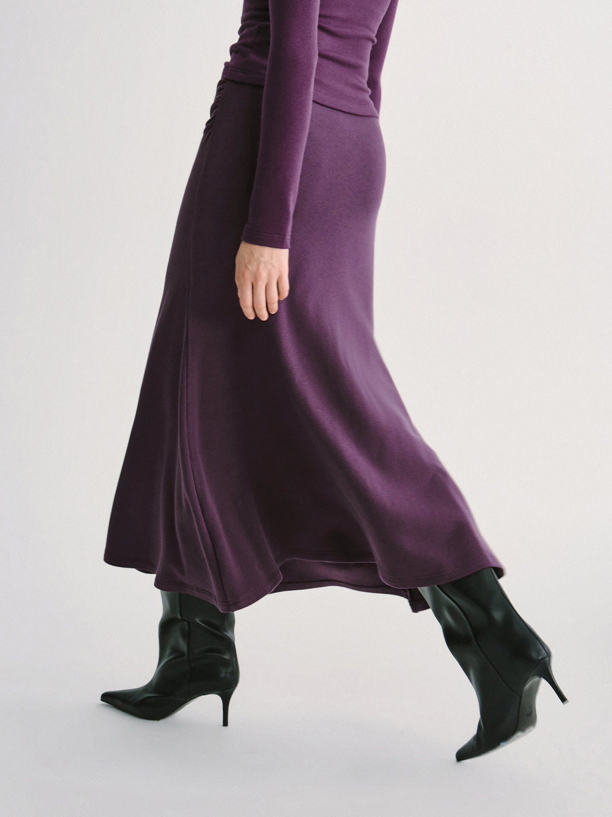 2Pcs Set ProWarm Mock Neck Long Sleeve Bra Top & Mid-Rise Ruched Flared Midi Skirt — original photo 5