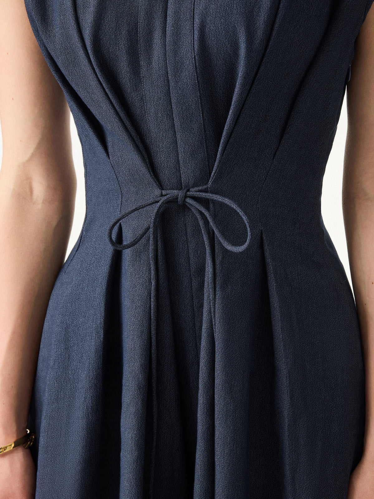 Viscose-Linen Collared V-neck Midi Dress with Drawstring — original photo 4