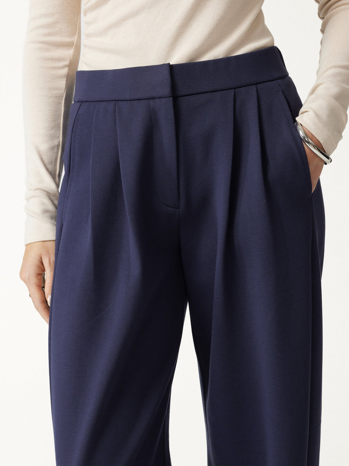 Ponte Low-Rise Ankled Barrel Pants with Pockets — original photo 5