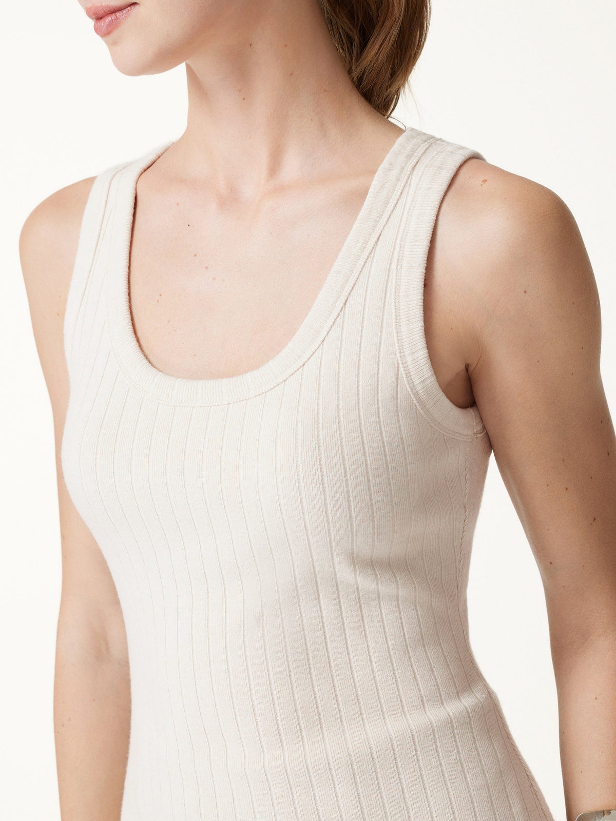 2Pcs Set MaxWarm U-Neck Built-In Bra Top & Crossover Banded Hem Top — original photo 10
