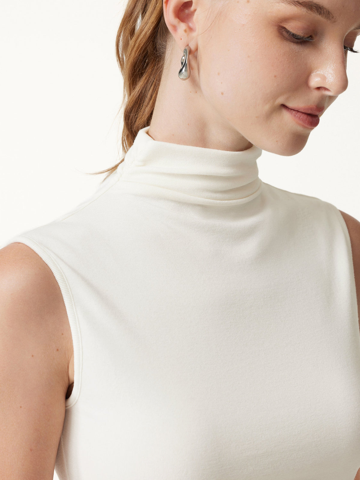 LiteWarm Mock Neck Sleeveless Ruched Built-In Bra Top — original photo 5