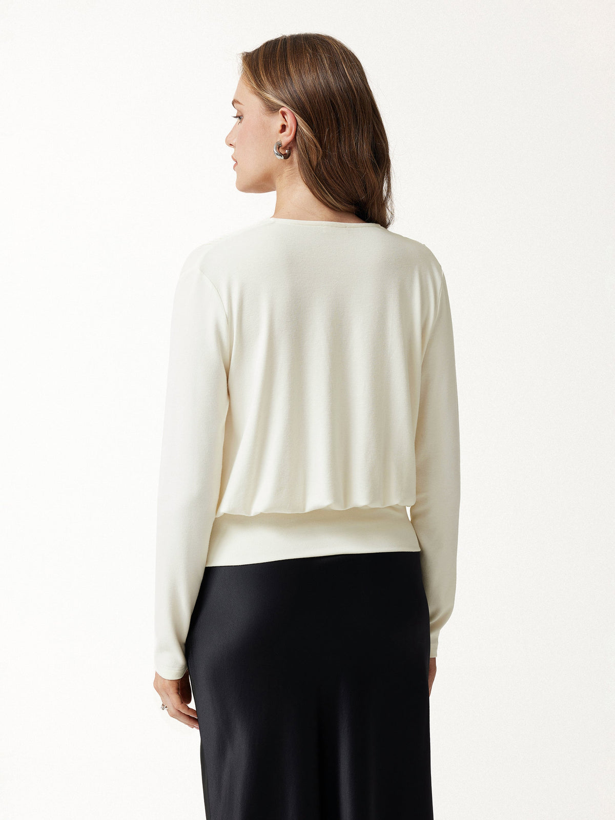 LiteWarm V-Neck Long Sleeve Ruched Banded Hem Top — original photo 4